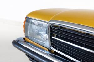 Image 23/32 of Mercedes-Benz 350 SLC (1971)