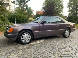 Bild 4/35 von Mercedes-Benz 230 CE (1992)