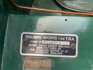 Image 44/66 of Triumph TR 4 (1964)