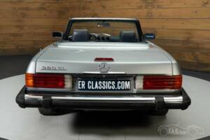 Image 14/19 of Mercedes-Benz 380 SL (1983)
