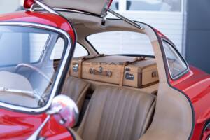 Image 30/49 of Mercedes-Benz 300 SL "Gullwing" (1955)