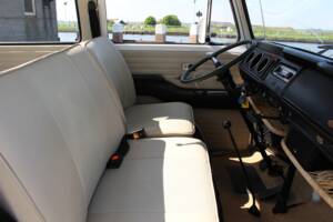 Image 14/22 of Volkswagen T2a minibus L (1970)