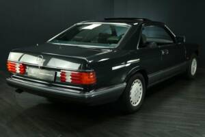 Immagine 2/50 di Mercedes-Benz 560 SEC (1990)