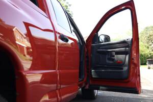 Image 49/82 of Dodge Ram SRT 10 (2005)