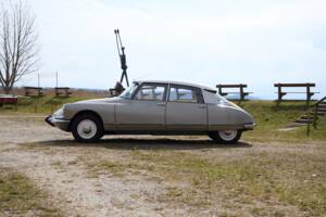 Image 4/28 of Citroën ID 19 (1966)