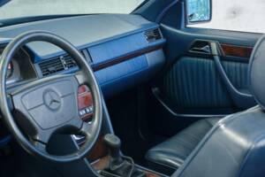 Bild 45/50 von Mercedes-Benz E 200 (1996)