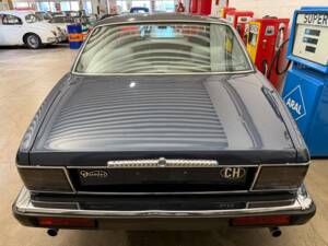 Image 16/18 of Jaguar XJ 6 4.0 (1990)