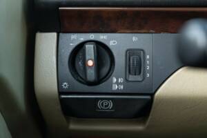 Bild 27/50 von Mercedes-Benz 200 CE (1992)