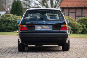 Immagine 16/44 di BMW 328i Touring (1997)