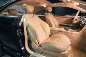 Image 27/40 of Mercedes-Benz CL 65 AMG (2008)