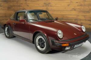 Image 17/19 of Porsche 911 Carrera 3.2 (1984)