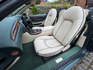 Image 41/44 of Aston Martin DB 7 Volante (1998)