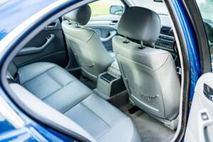 Image 34/38 of BMW 325i (2002)