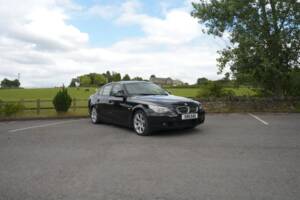 Bild 14/48 von BMW 550i (2006)