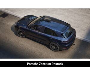 Image 4/14 of Porsche Cayenne S E-Hybrid (2026)