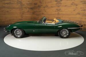 Image 6/19 of Jaguar E-Type (1970)