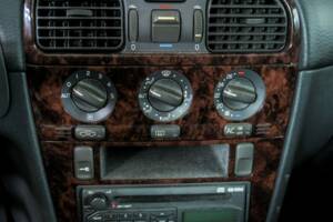 Image 18/29 of Volvo V40 2.0 16V (1999)