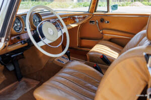 Image 27/38 of Mercedes-Benz 280 SE 3,5 (1970)