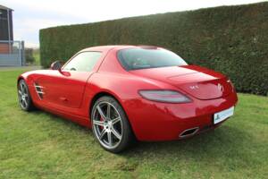 Image 4/57 of Mercedes-Benz SLS AMG (2010)