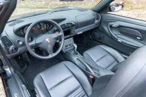Image 21/50 of Porsche 911 Carrera 4S (2003)