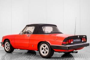 Image 38/50 of Alfa Romeo 1.6 Spider (1985)