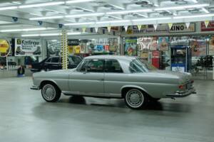 Image 7/50 of Mercedes-Benz 280 SE 3,5 (1970)