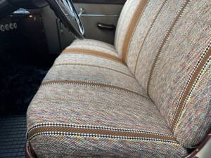 Image 73/82 of Packard Deluxe (1950)