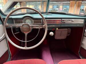 Image 21/34 of Volvo PV 444 (1951)