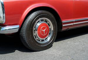 Image 17/33 of Mercedes-Benz 280 SL (1970)