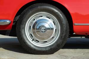 Image 31/50 of Alfa Romeo Giulia 1600 Spider (1964)