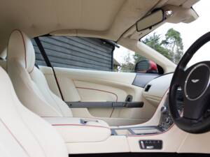 Afbeelding 63/81 van Aston Martin DB 9 Volante (2015)