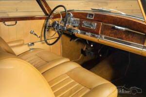 Image 7/31 of Mercedes-Benz 300 S (1953)