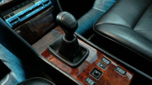 Imagen 23/40 de Mercedes-Benz 250 TD (1990)