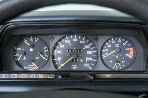 Image 14/50 of Mercedes-Benz 190 E (1986)