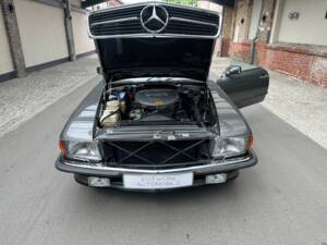 Afbeelding 19/40 van Mercedes-Benz 420 SL (1986)