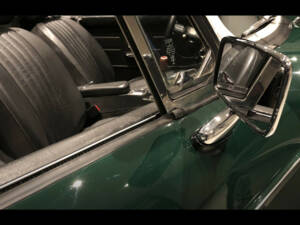 Image 29/40 of MG MGB (1974)