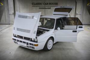 Image 51/93 of Lancia Delta HF Integrale Evoluzione I (1992)