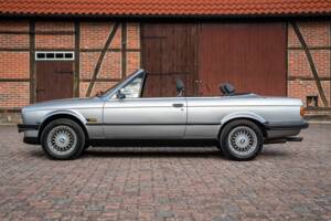 Image 13/71 of BMW 325i (1989)