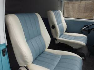 Bild 47/99 von Volkswagen T2b Kastenwagen (1977)