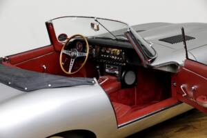 Afbeelding 9/27 van Jaguar E-Type 4.2 (1966)