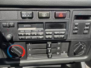 Image 9/11 de BMW 318i (1993)