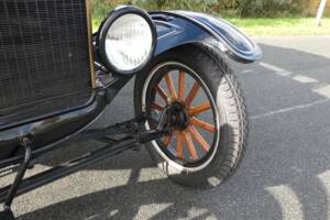Image 18/41 of Ford Model T Touring (1925)