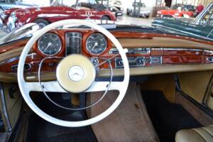 Image 11/17 of Mercedes-Benz 220 SE b (1964)