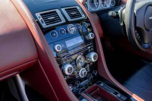 Image 31/39 of Aston Martin DBS Volante (2011)