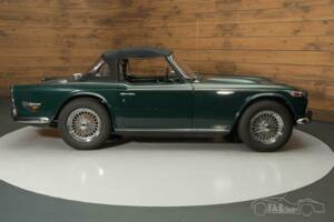 Image 11/19 of Triumph TR 250 (1968)