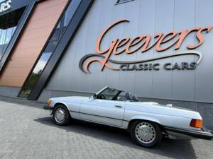Afbeelding 11/44 van Mercedes-Benz 560 SL (1986)