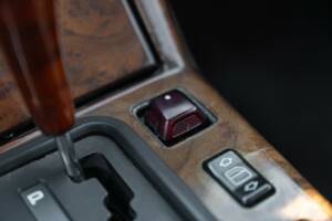 Image 40/50 of Mercedes-Benz 300 SL (1990)