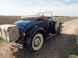 Image 15/60 of Ford Model A De Luxe (1931)