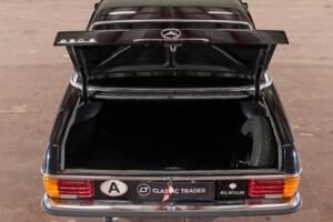 Image 19/64 of Mercedes-Benz 230/6 LWB (1976)