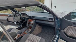 Afbeelding 18/38 van Mercedes-Benz E 200 (1995)